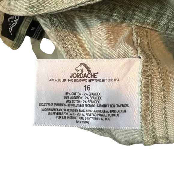 Jordache camo patterned shorts. Size 16 - Picture 2 of 10